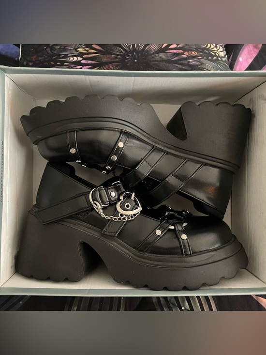 Parisuit Women’s Goth Platform Black Mary Janes with Chains & Heart Accent Sz 7 - Picture 4 of 9